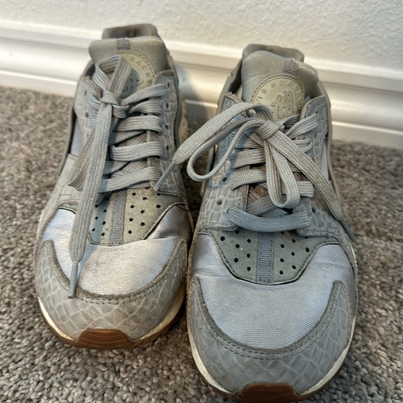 Nike Huarache (Size 7.5) - Picture 3 of 4